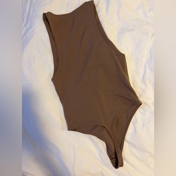 Bundle 3 Babaton Tops - Picture 5 of 14